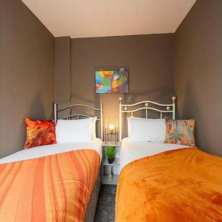 Art-Filled Bohemian 1 Bedroom Apt 2 Beds Colourful Praise Inn Apartment 킹스턴어폰헐 외부 사진