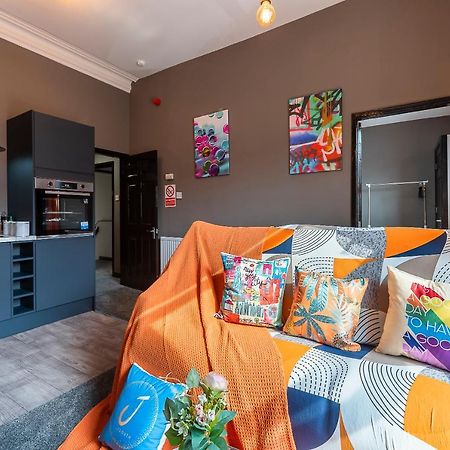 Art-Filled Bohemian 1 Bedroom Apt 2 Beds Colourful Praise Inn Apartment 킹스턴어폰헐 외부 사진