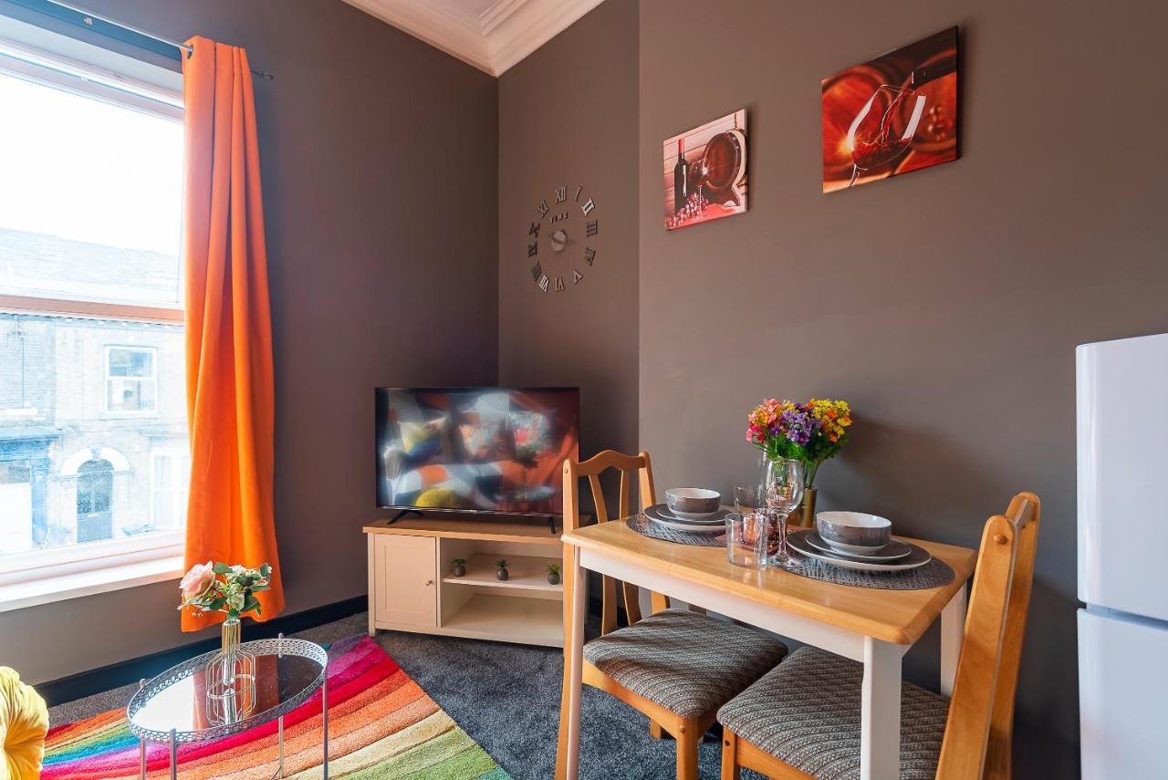 Art-Filled Bohemian 1 Bedroom Apt 2 Beds Colourful Praise Inn Apartment 킹스턴어폰헐 외부 사진